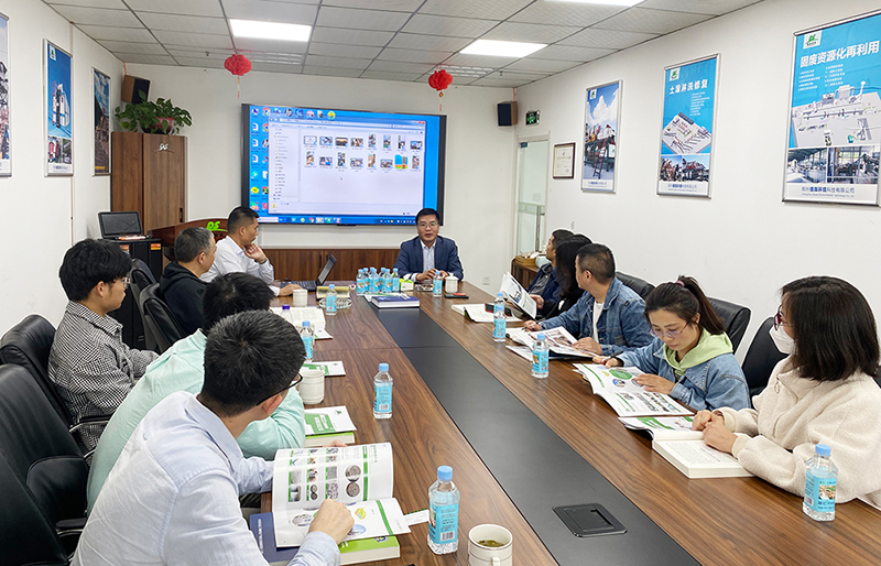 华中科技大学、中南大学一行莅临中国·8827太阳集团生产基地考察调研.jpg 华中科技大学、中南大学一行莅临中国·8827太阳集团生产基地考察调研.jpg