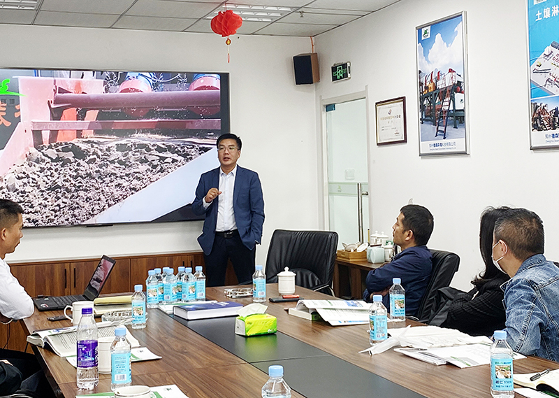 华中科技大学、中南大学一行莅临中国·8827太阳集团生产基地会谈.jpg 华中科技大学、中南大学一行莅临中国·8827太阳集团生产基地会谈